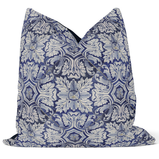 DELFT FILIGREE Scatter Cover in Cotton